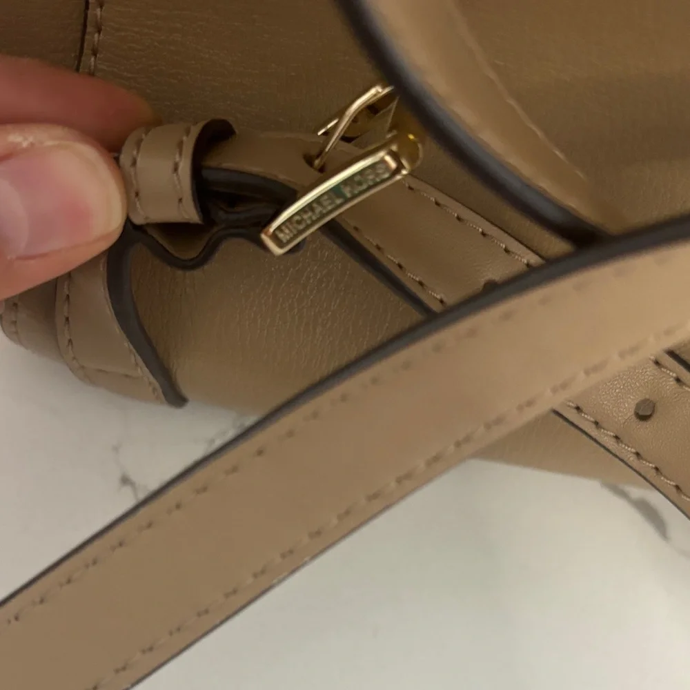 Michael Kors Beige Leather 🎒 Drawstring Backpack Cheryl Medium